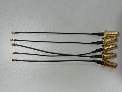 廠家低價直銷各類射頻連接線，深圳市鴻聯(lián)興科技助力通信設(shè)備零配件供應(yīng)